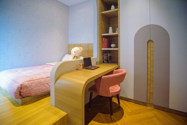 Porte manteau bois clair : style et fonctionnalité à portée de main